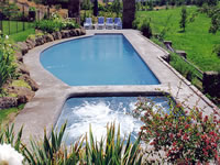 12_jacuzzi.jpg (112,425 bytes)
